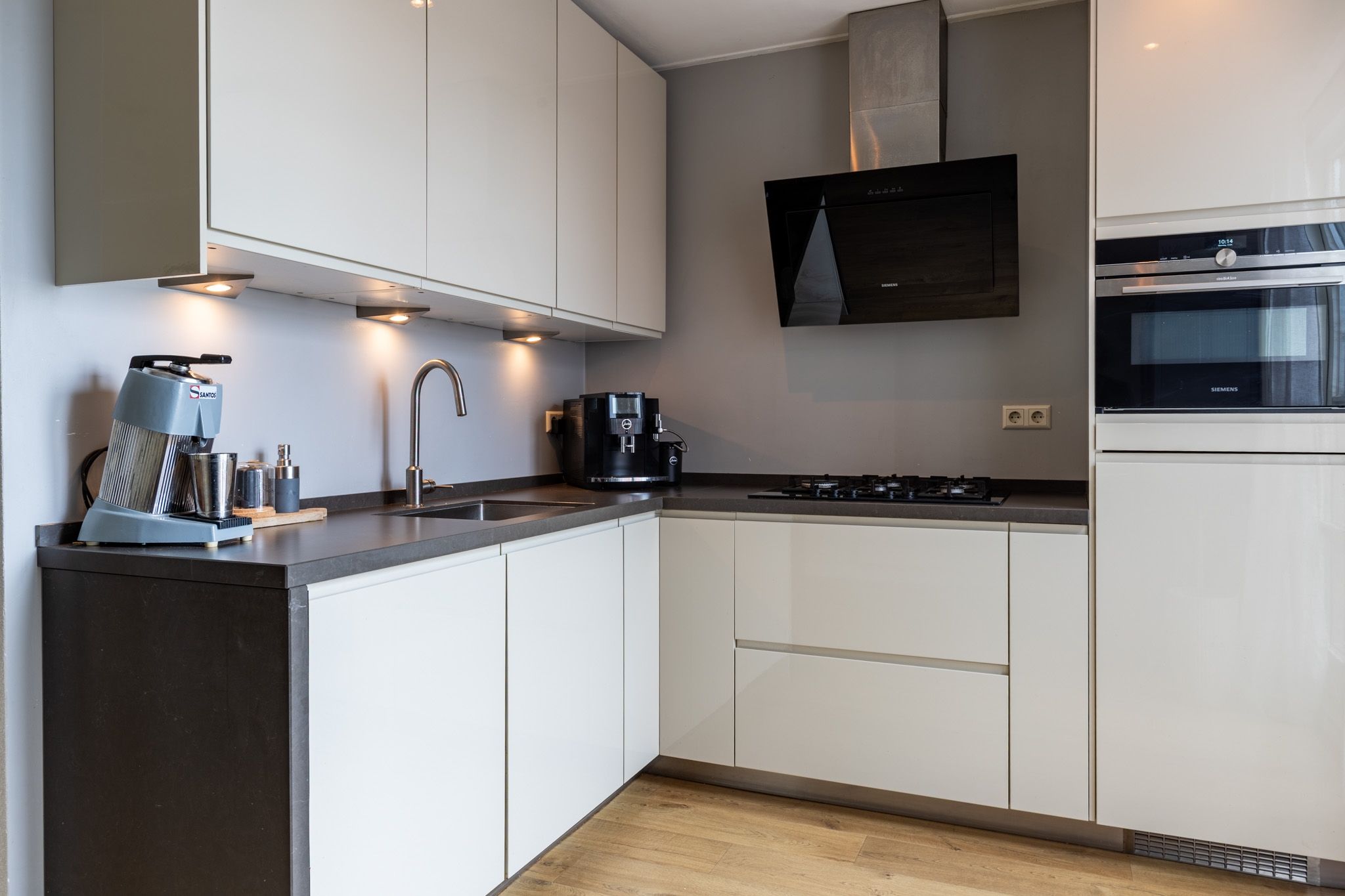 Photo 12 of Aalsmeerderdijk 504