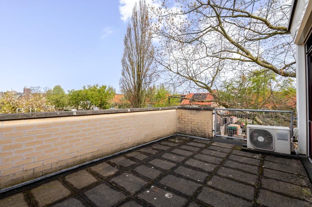 Spacious corner house with 5 bedrooms, energy label A, and rooftop terrace — 32