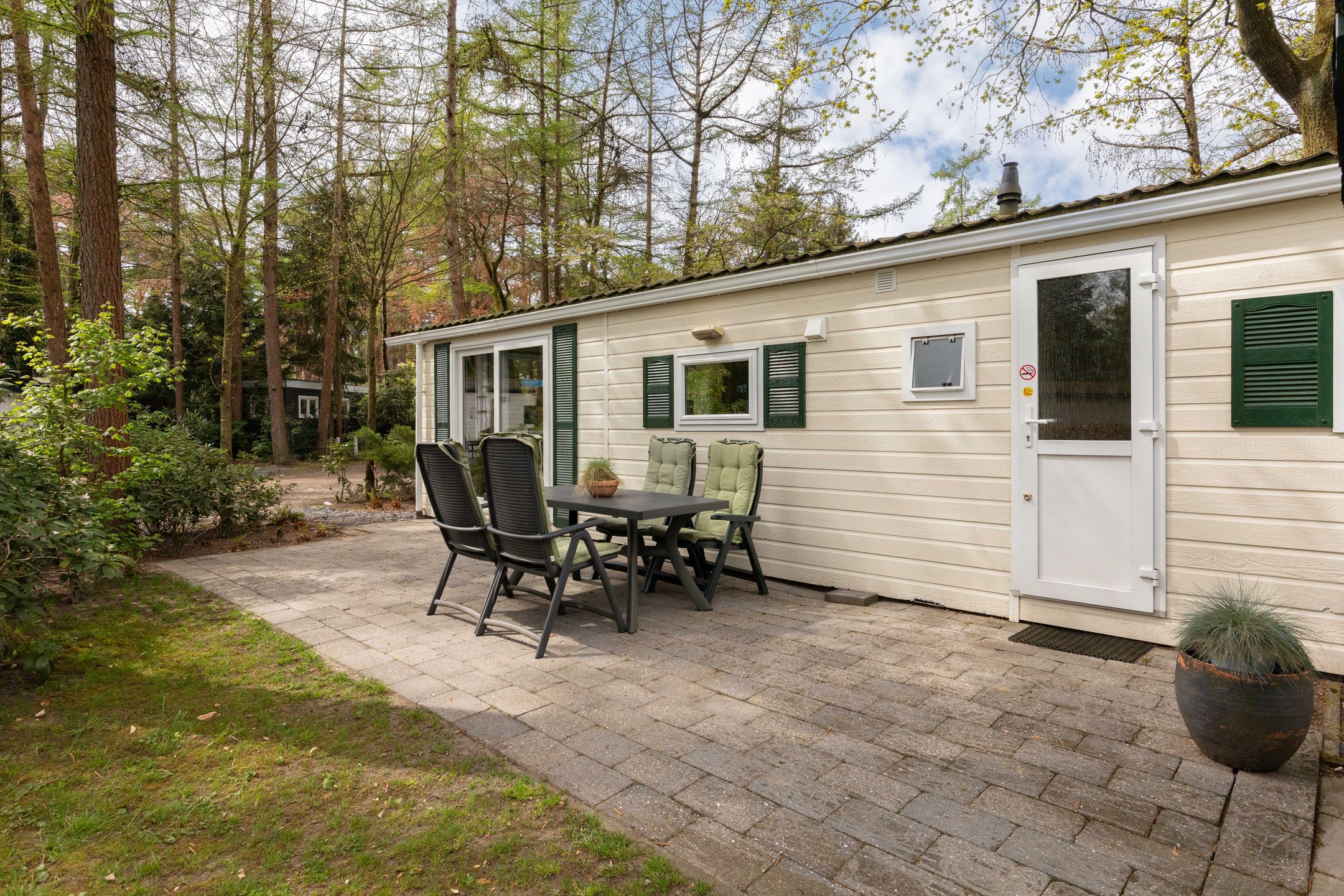 3-bedroom freehold villa in Ede — photo 1 of 5