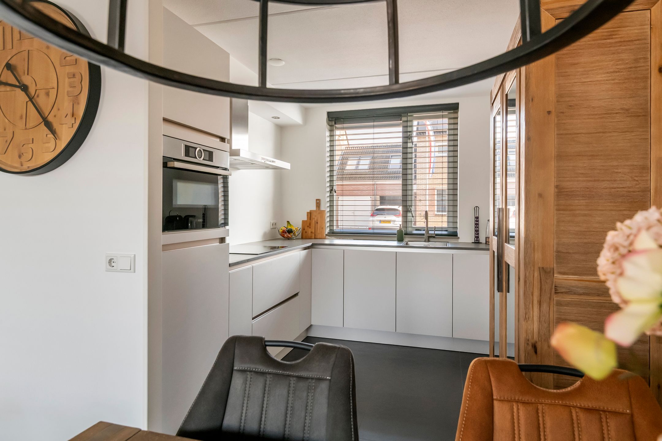 Move-in Ready Semi-Detached Home with Garage and Sunny Garden — 12