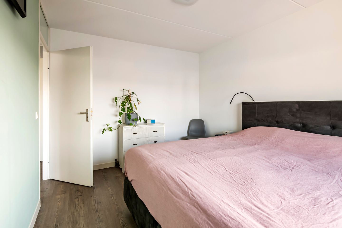Move-in Ready Semi-Detached Home with Garage and Sunny Garden — 19