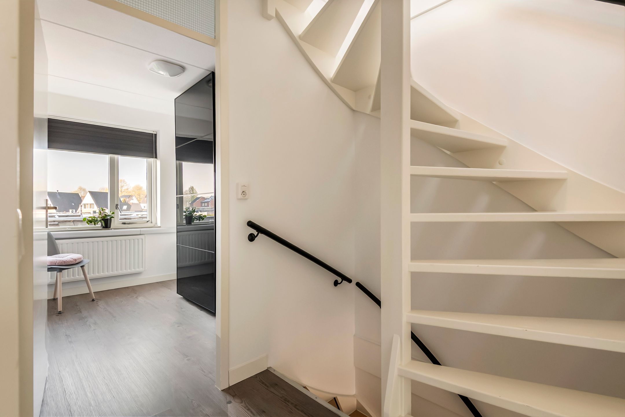 Move-in Ready Semi-Detached Home with Garage and Sunny Garden — 27