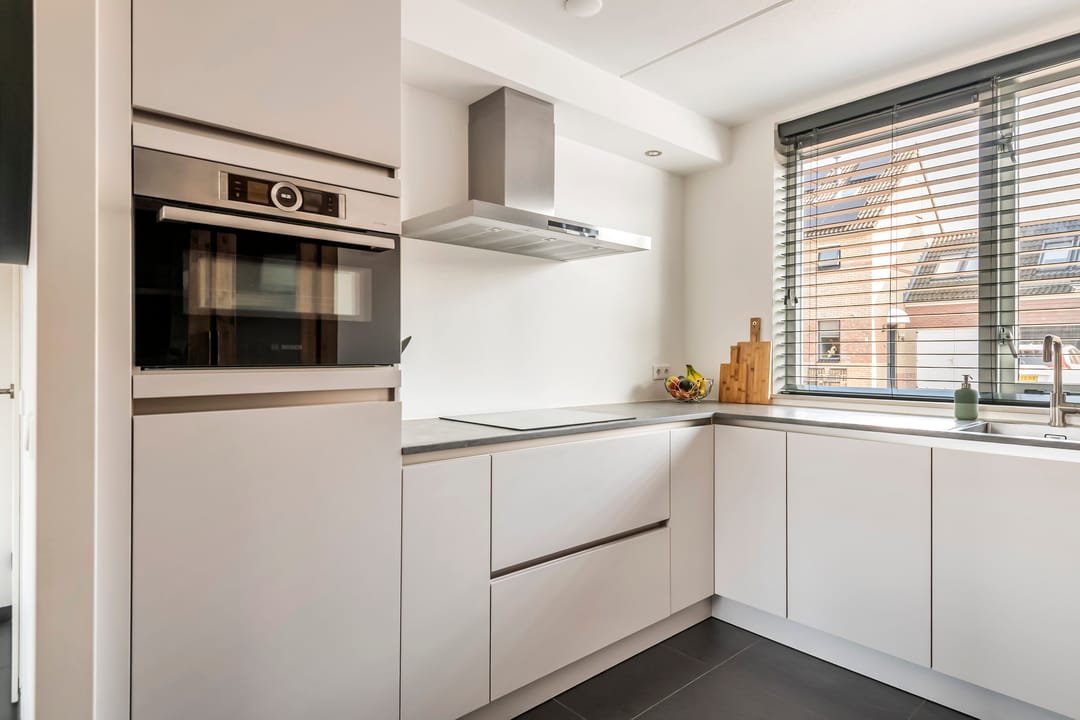 Move-in Ready Semi-Detached Home with Garage and Sunny Garden — 13