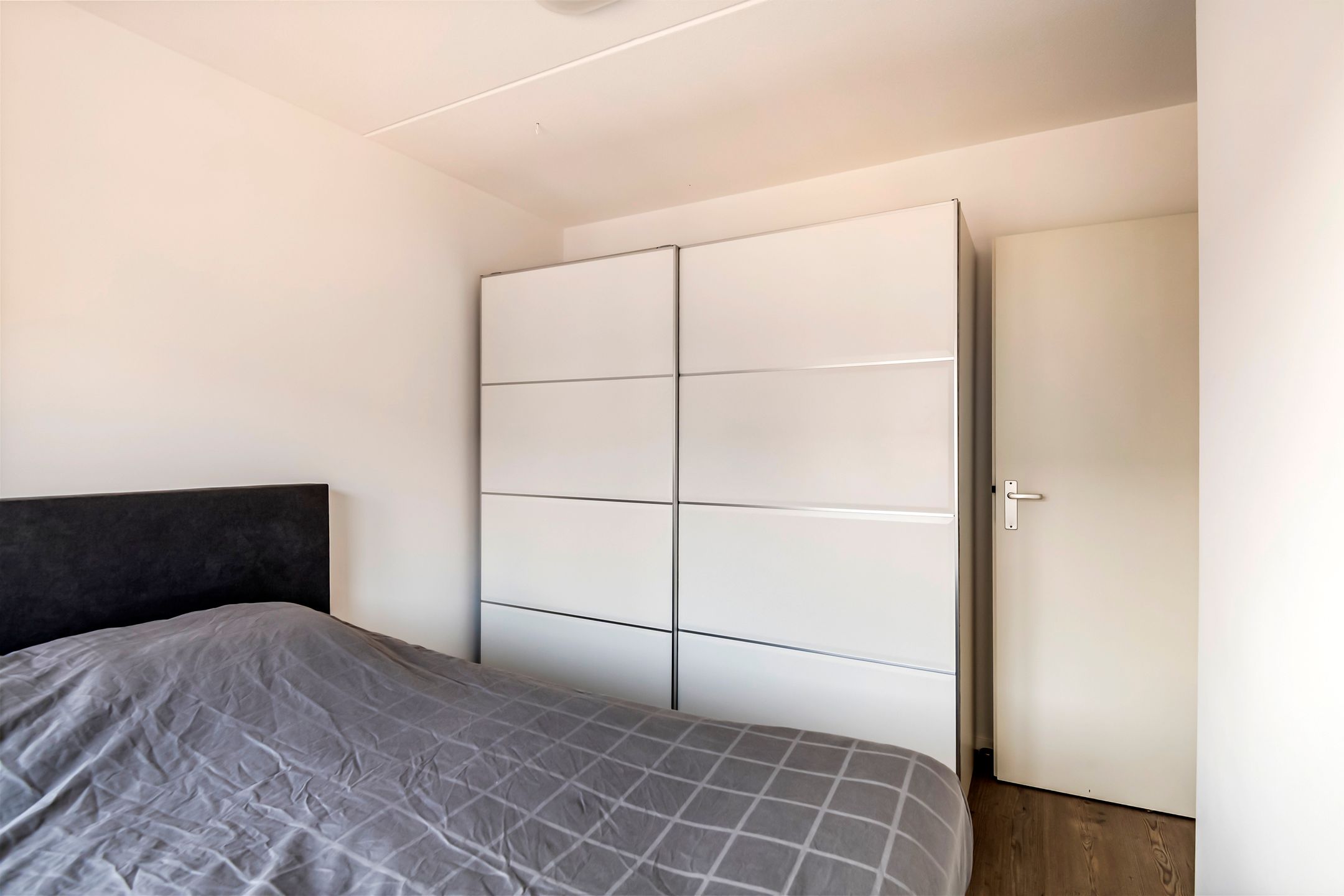 Move-in Ready Semi-Detached Home with Garage and Sunny Garden — 21