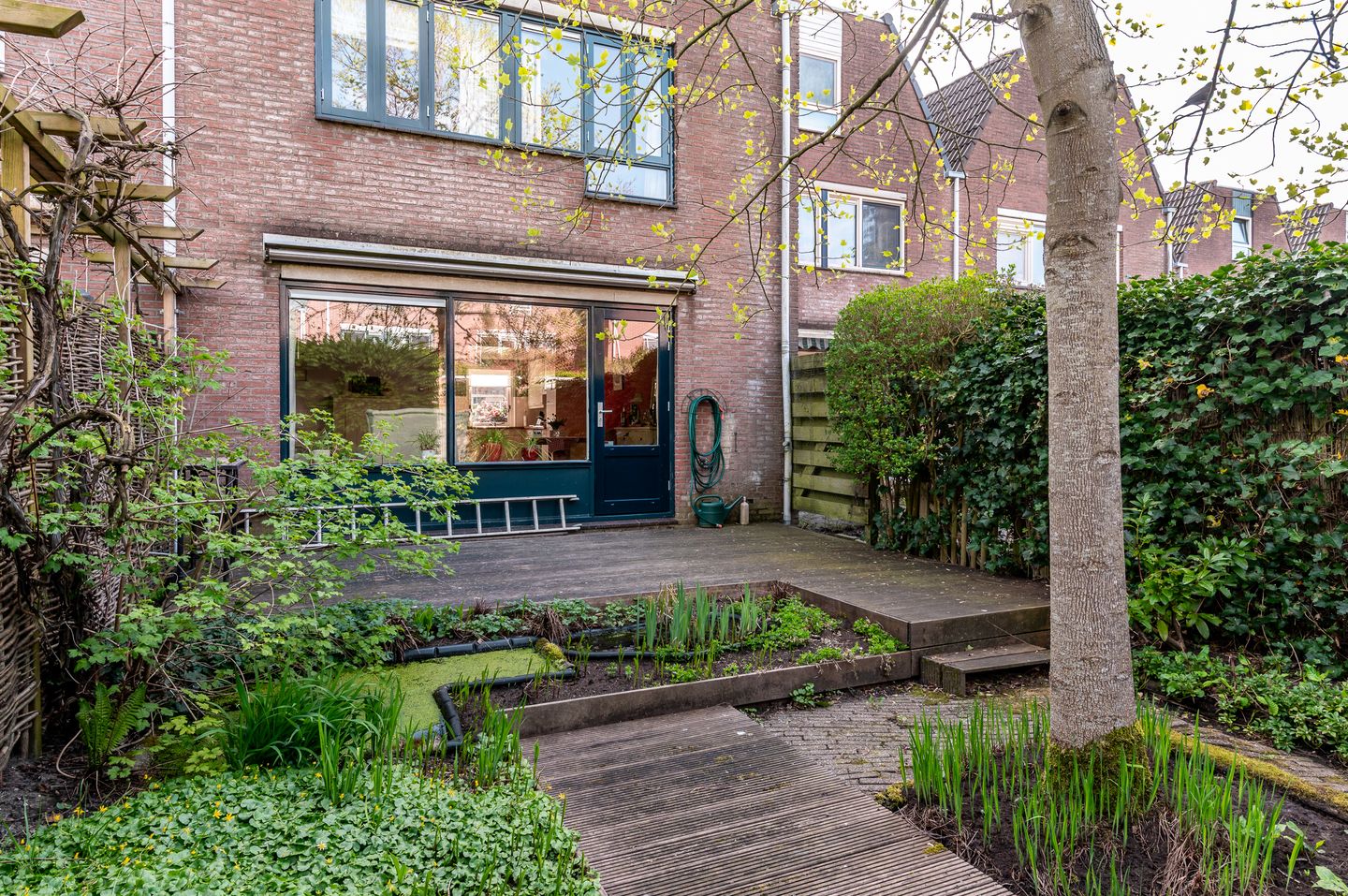 Spacious Family Home with 5 Bedrooms on a Car-Free Path — 20