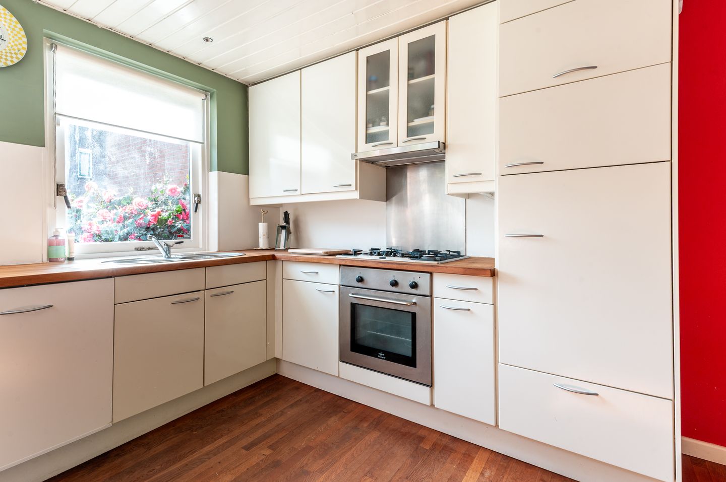 Spacious Family Home with 5 Bedrooms on a Car-Free Path — 14