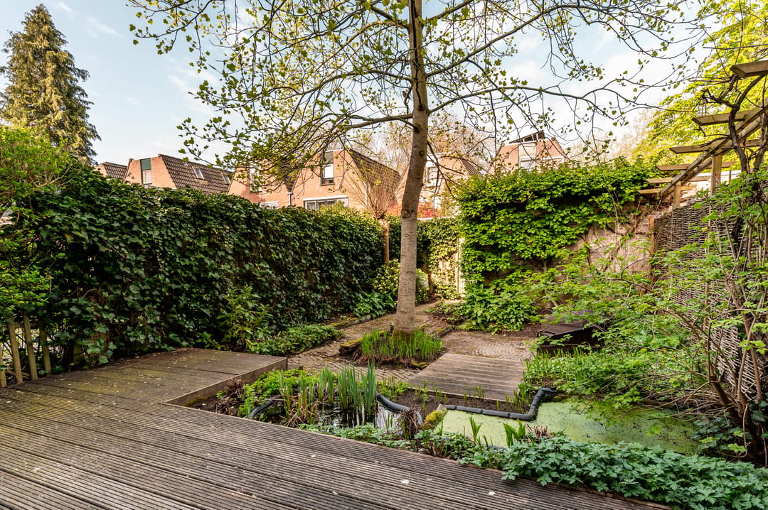 Spacious Family Home with 5 Bedrooms on a Car-Free Path — 16