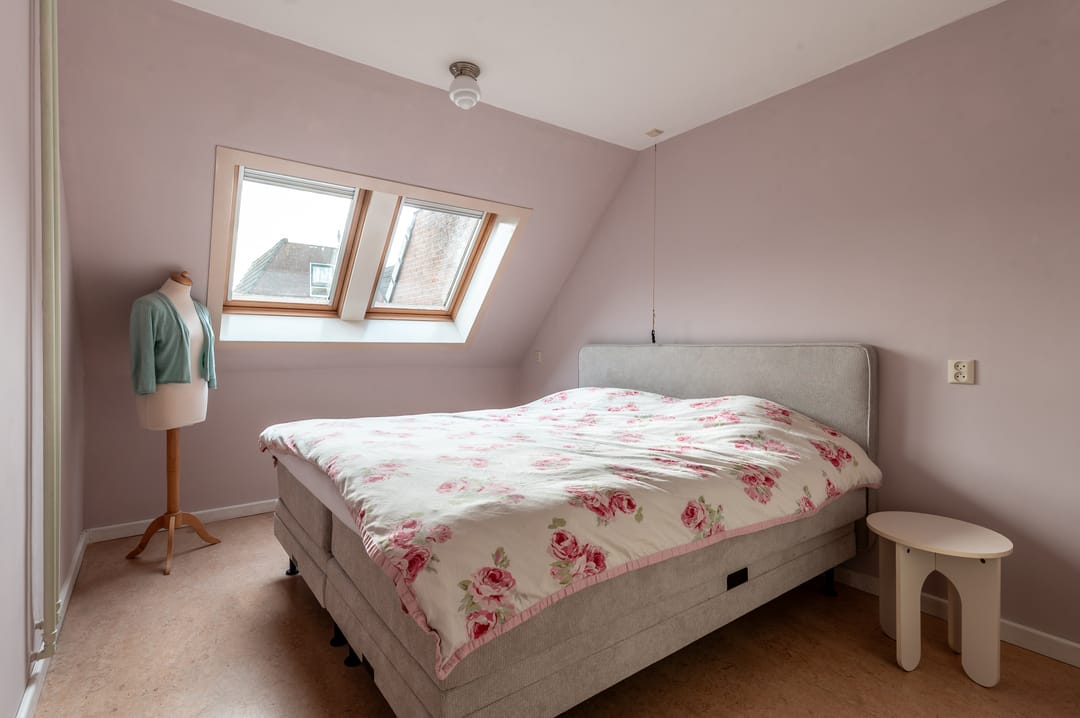 Spacious Family Home with 5 Bedrooms on a Car-Free Path — 23
