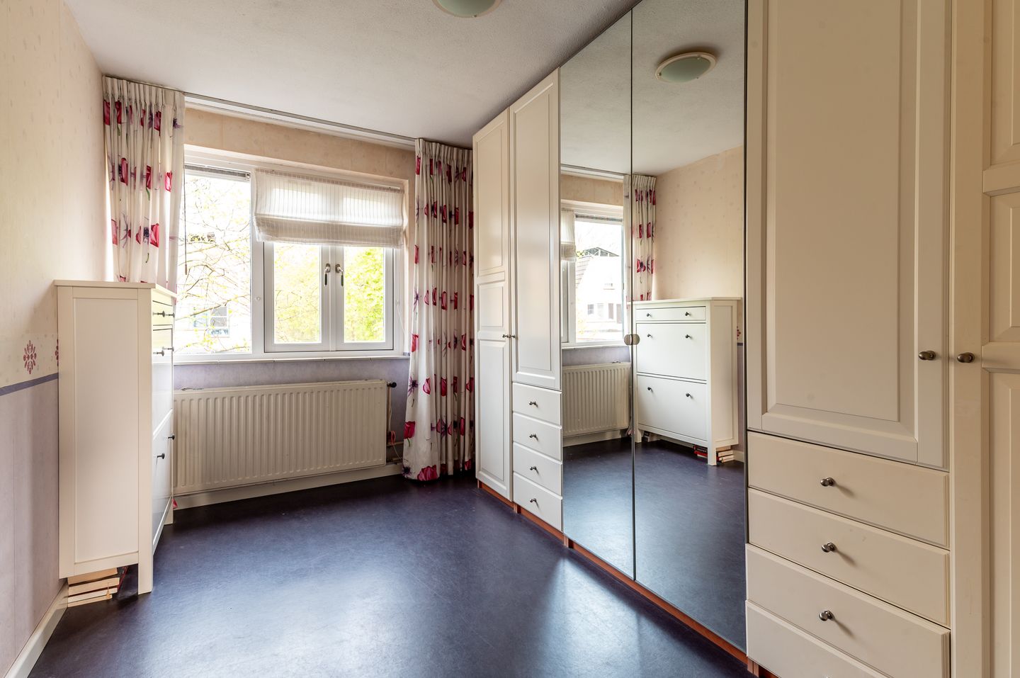 Spacious Family Home with 5 Bedrooms on a Car-Free Path — 25