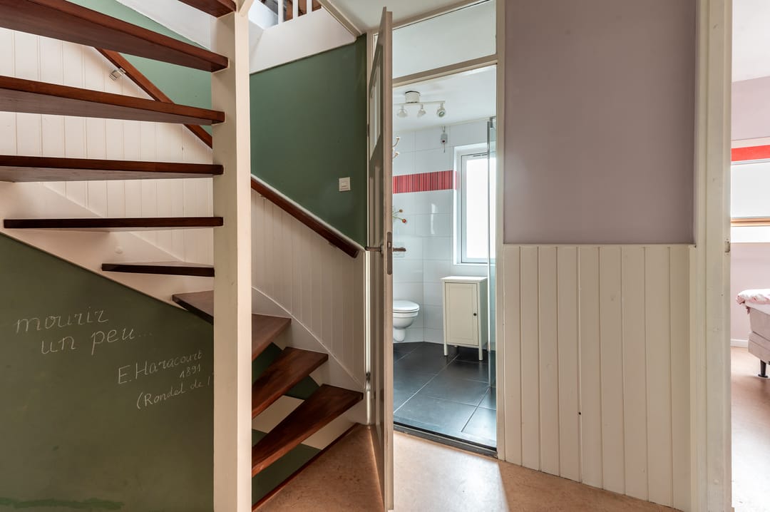 Spacious Family Home with 5 Bedrooms on a Car-Free Path — 32