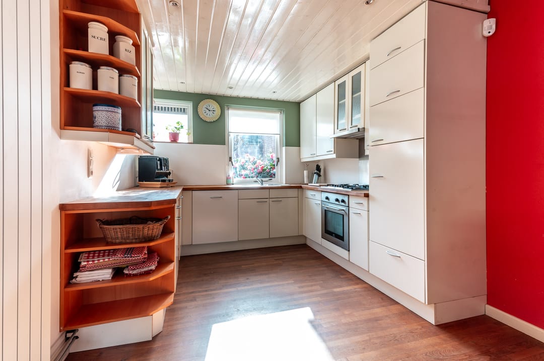 Spacious Family Home with 5 Bedrooms on a Car-Free Path — 13