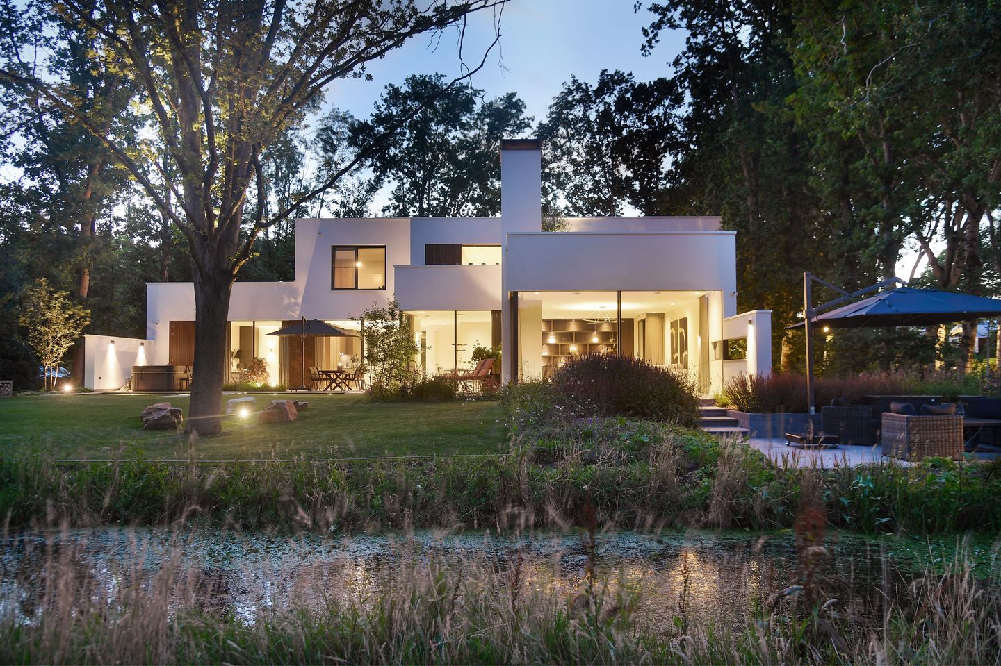 Foto 25 van Bernadettelaan 1