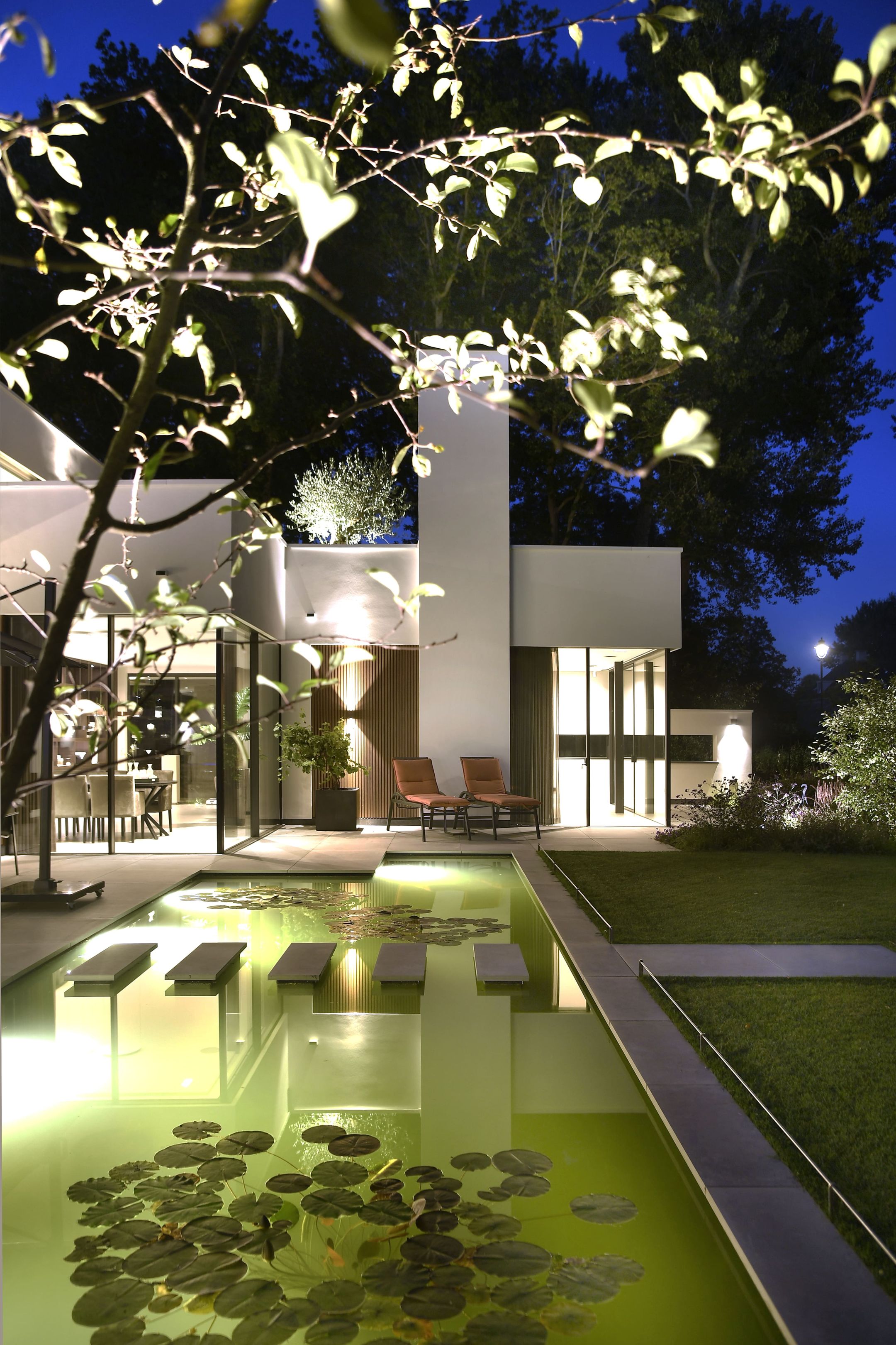 Foto 30 van Bernadettelaan 1