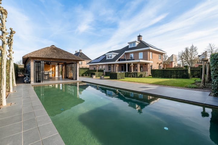 Foto 2 van Kloosring 10