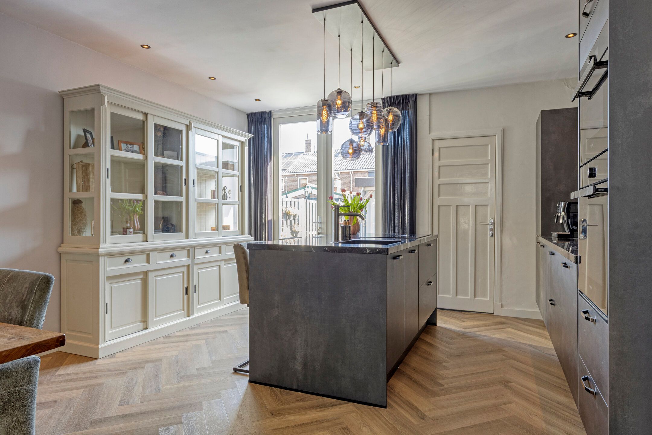 Renovated 1928 Semi-Detached Home with Garden Room in Beverwijk — 15
