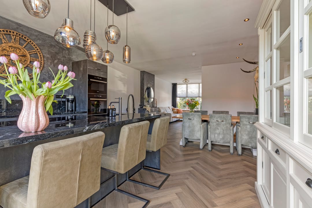 Renovated 1928 Semi-Detached Home with Garden Room in Beverwijk — 16