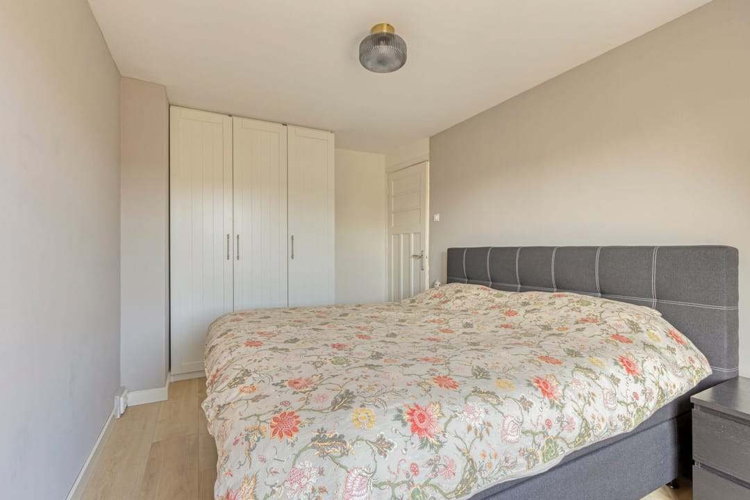 Renovated 1928 Semi-Detached Home with Garden Room in Beverwijk — 22