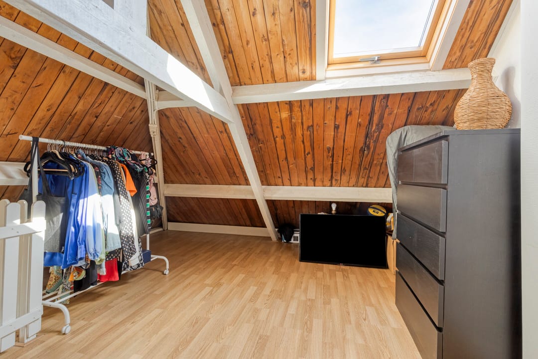 Renovated 1928 Semi-Detached Home with Garden Room in Beverwijk — 26