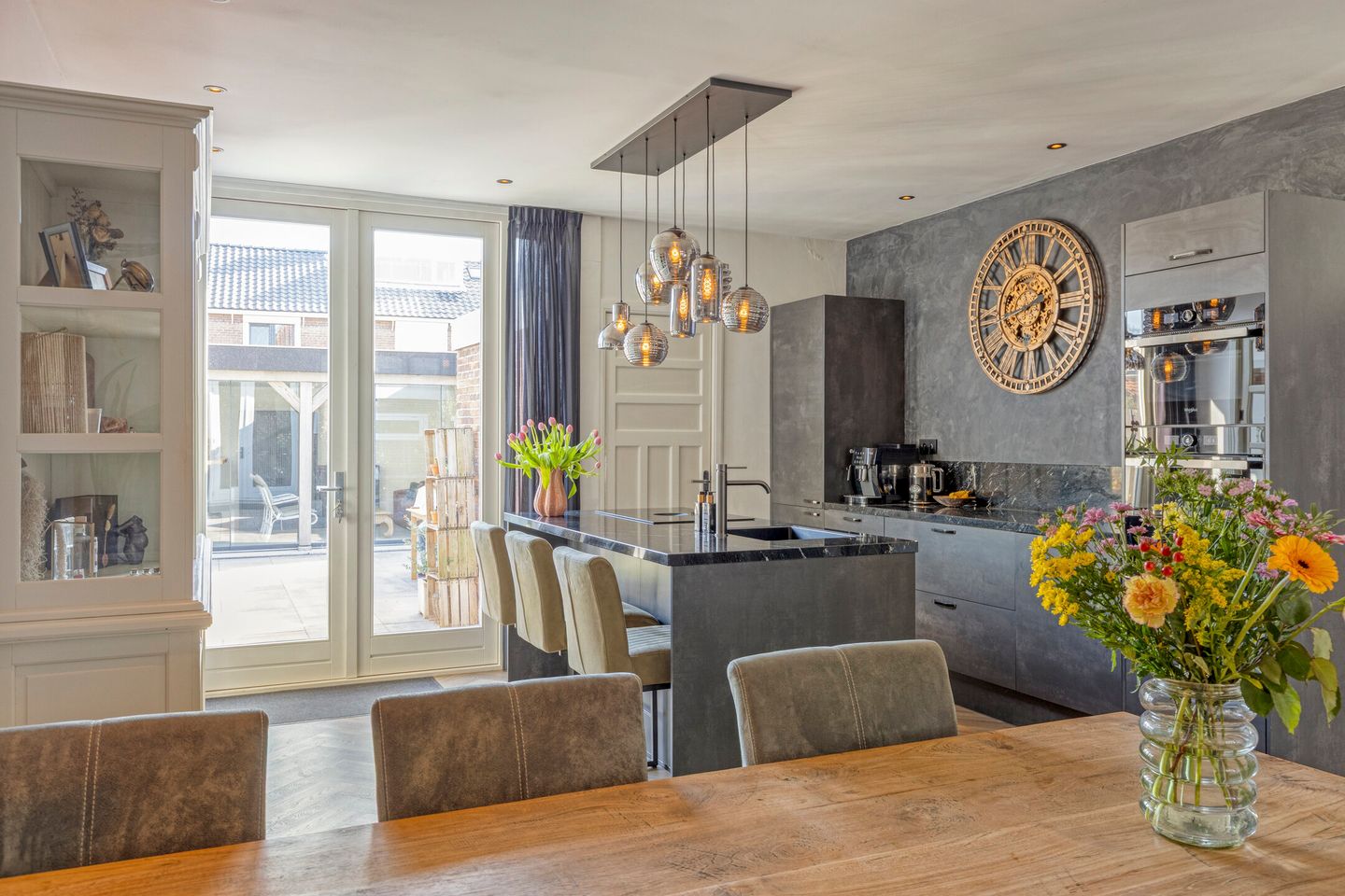 Renovated 1928 Semi-Detached Home with Garden Room in Beverwijk — 14