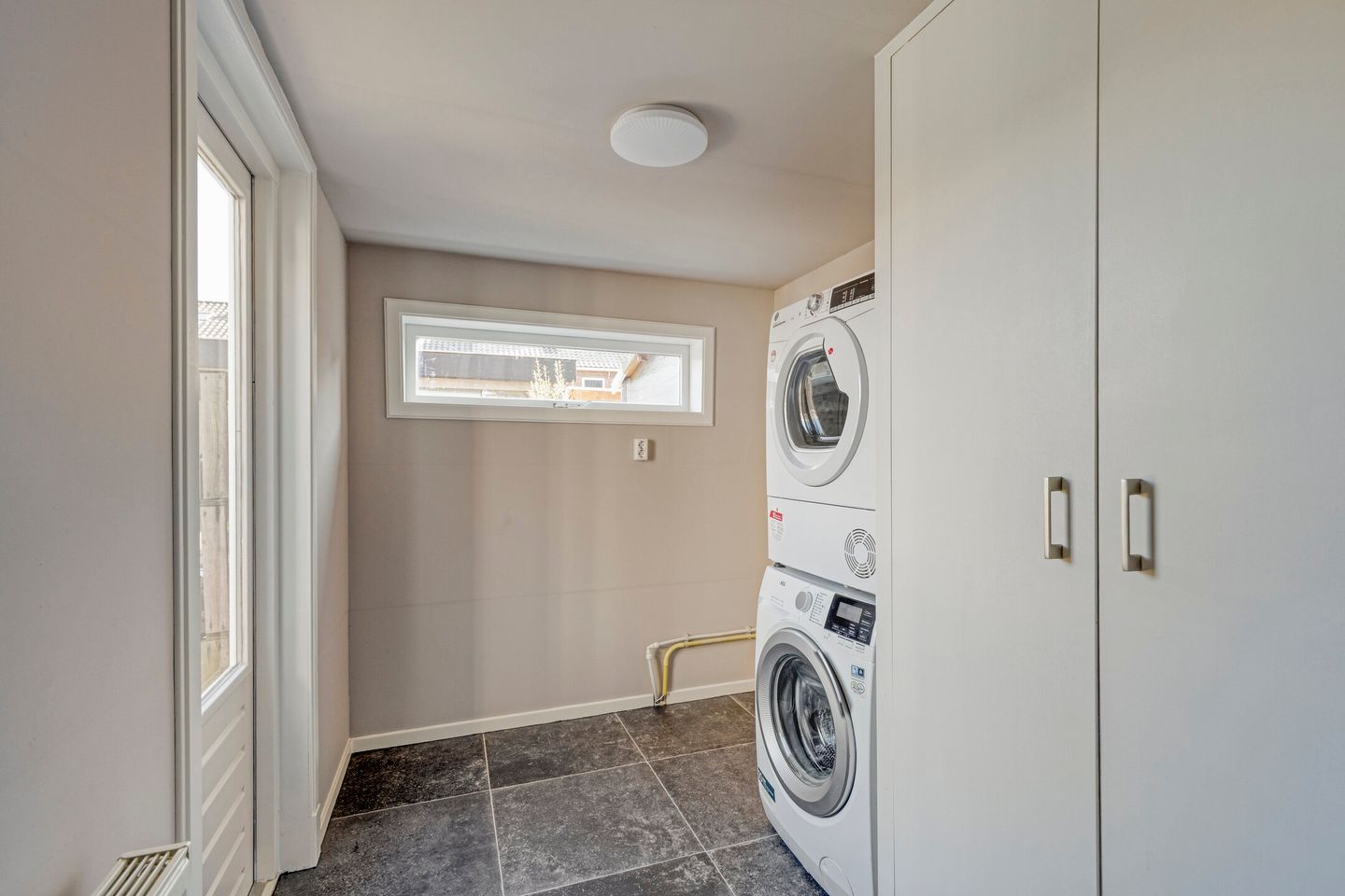 Renovated 1928 Semi-Detached Home with Garden Room in Beverwijk — 19
