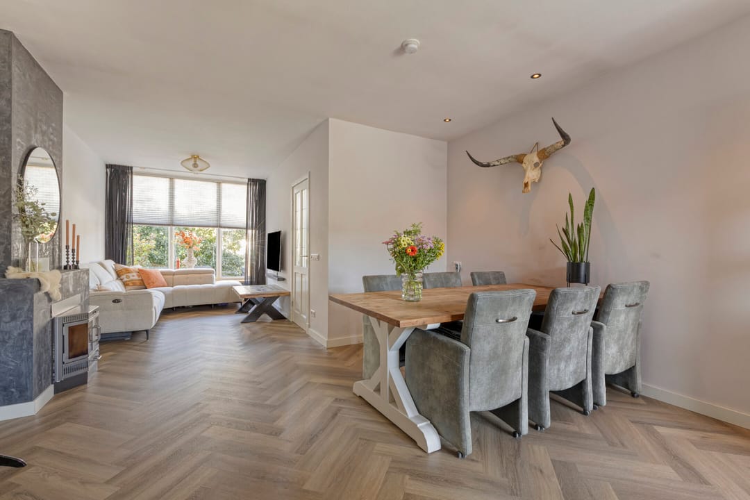 Renovated 1928 Semi-Detached Home with Garden Room in Beverwijk — 13