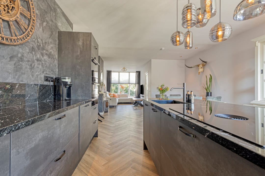 Renovated 1928 Semi-Detached Home with Garden Room in Beverwijk — 17
