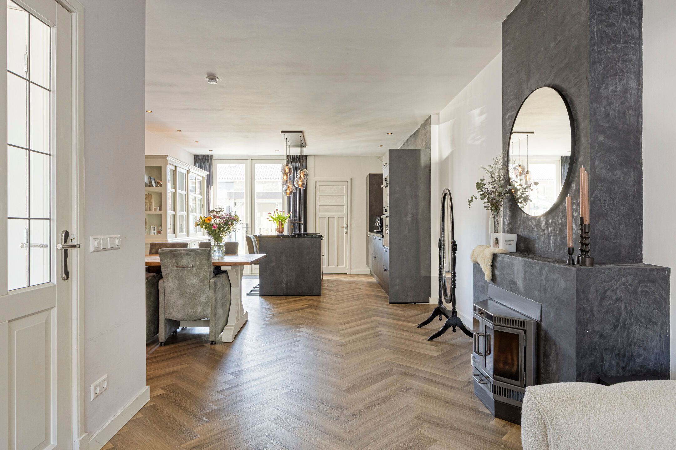 Renovated 1928 Semi-Detached Home with Garden Room in Beverwijk — 12