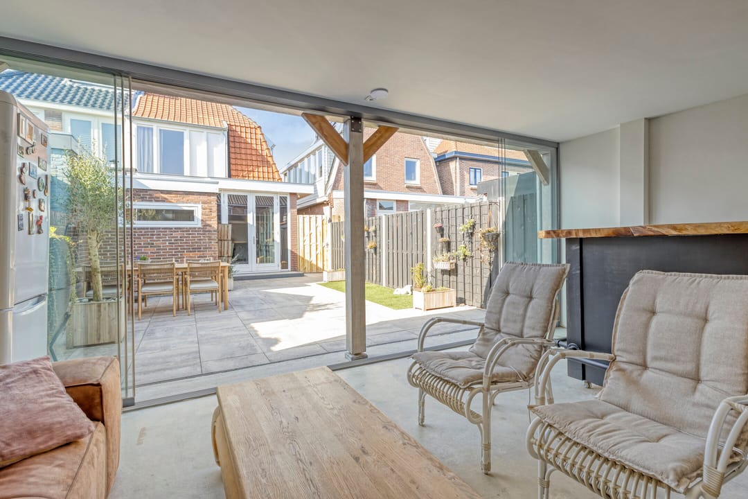 Renovated 1928 Semi-Detached Home with Garden Room in Beverwijk — 38