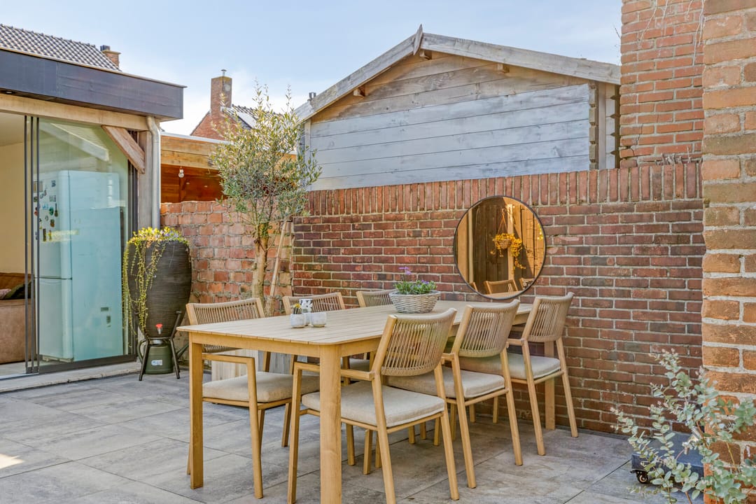 Renovated 1928 Semi-Detached Home with Garden Room in Beverwijk — 32