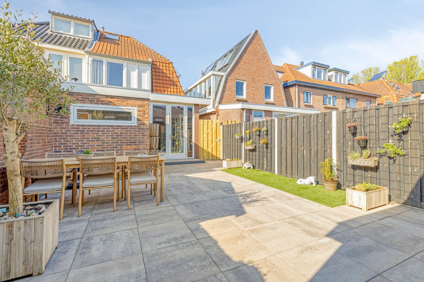 Renovated 1928 Semi-Detached Home with Garden Room in Beverwijk — 34