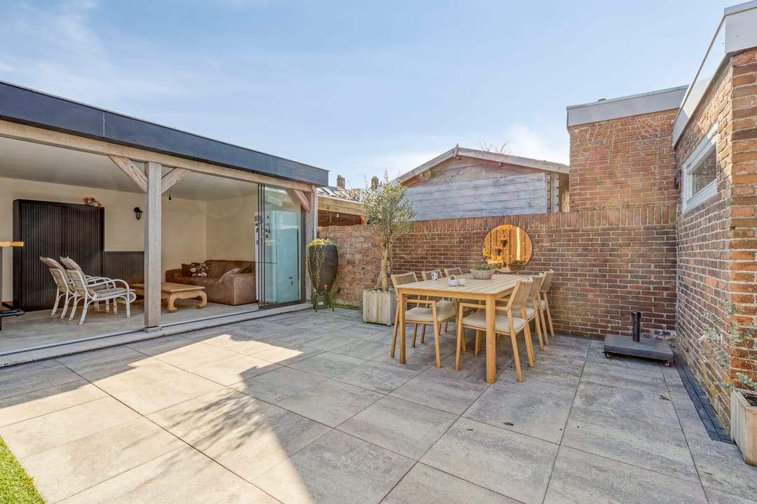 Renovated 1928 Semi-Detached Home with Garden Room in Beverwijk — 31