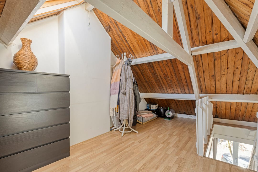 Renovated 1928 Semi-Detached Home with Garden Room in Beverwijk — 28