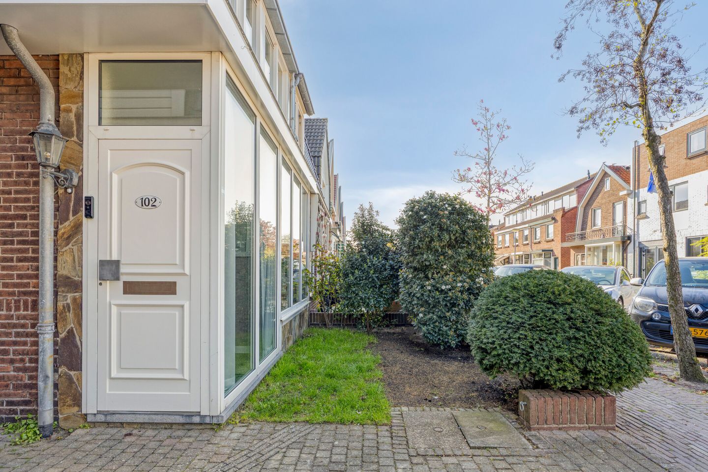 Renovated 1928 Semi-Detached Home with Garden Room in Beverwijk — 40