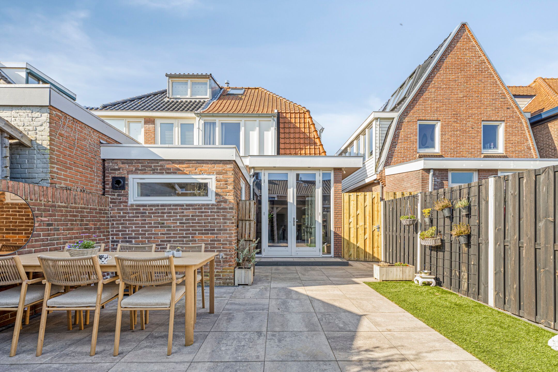 Renovated 1928 Semi-Detached Home with Garden Room in Beverwijk — 39