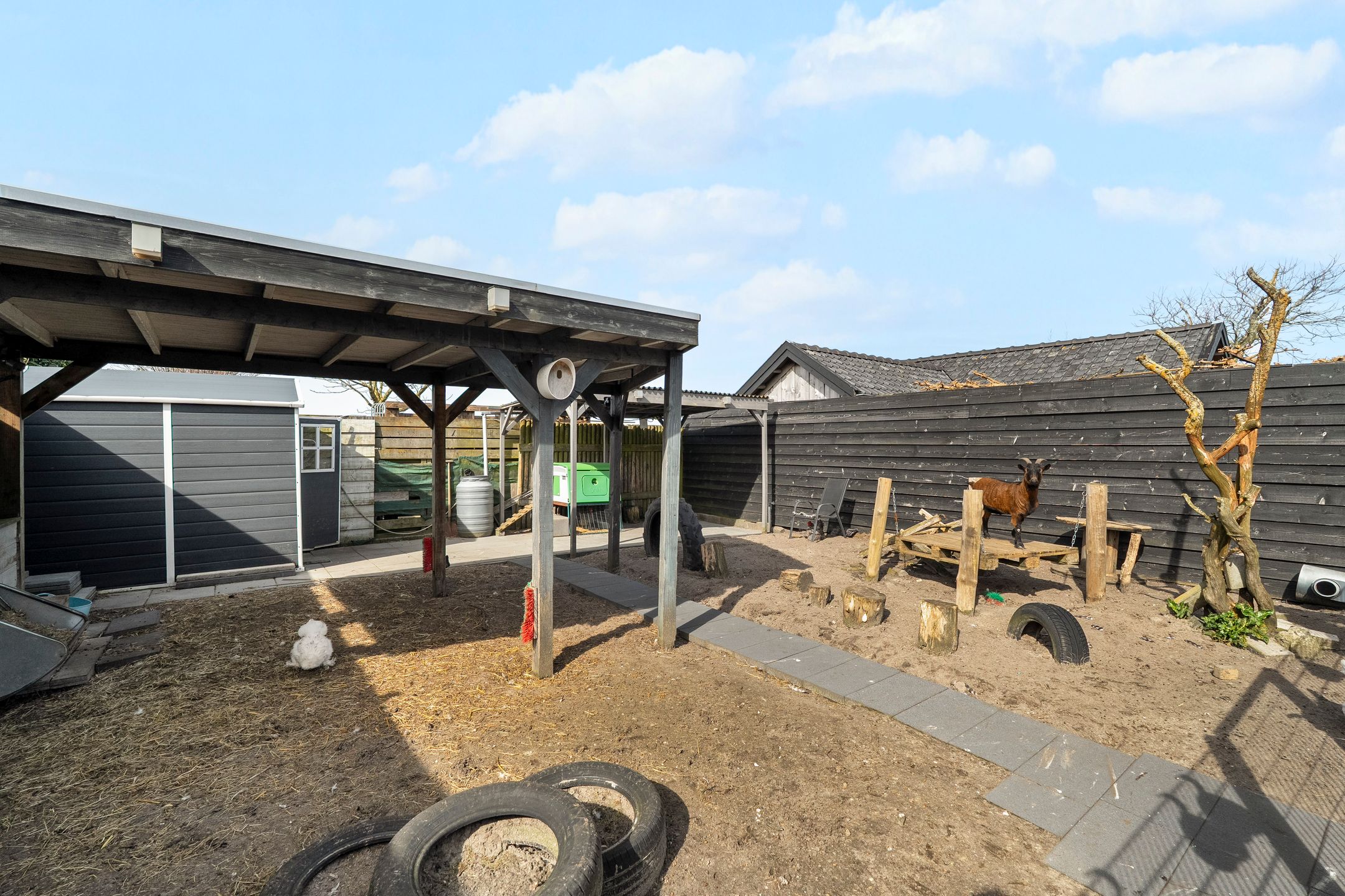 Foto 33 van Burg. Lovinkstraat 9-B