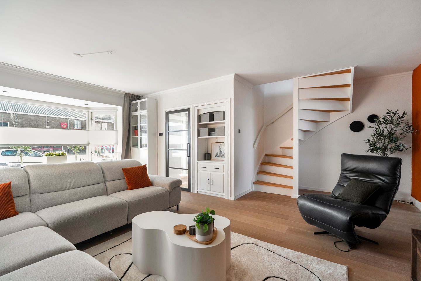 Foto 10 van Burg. Lovinkstraat 9-B