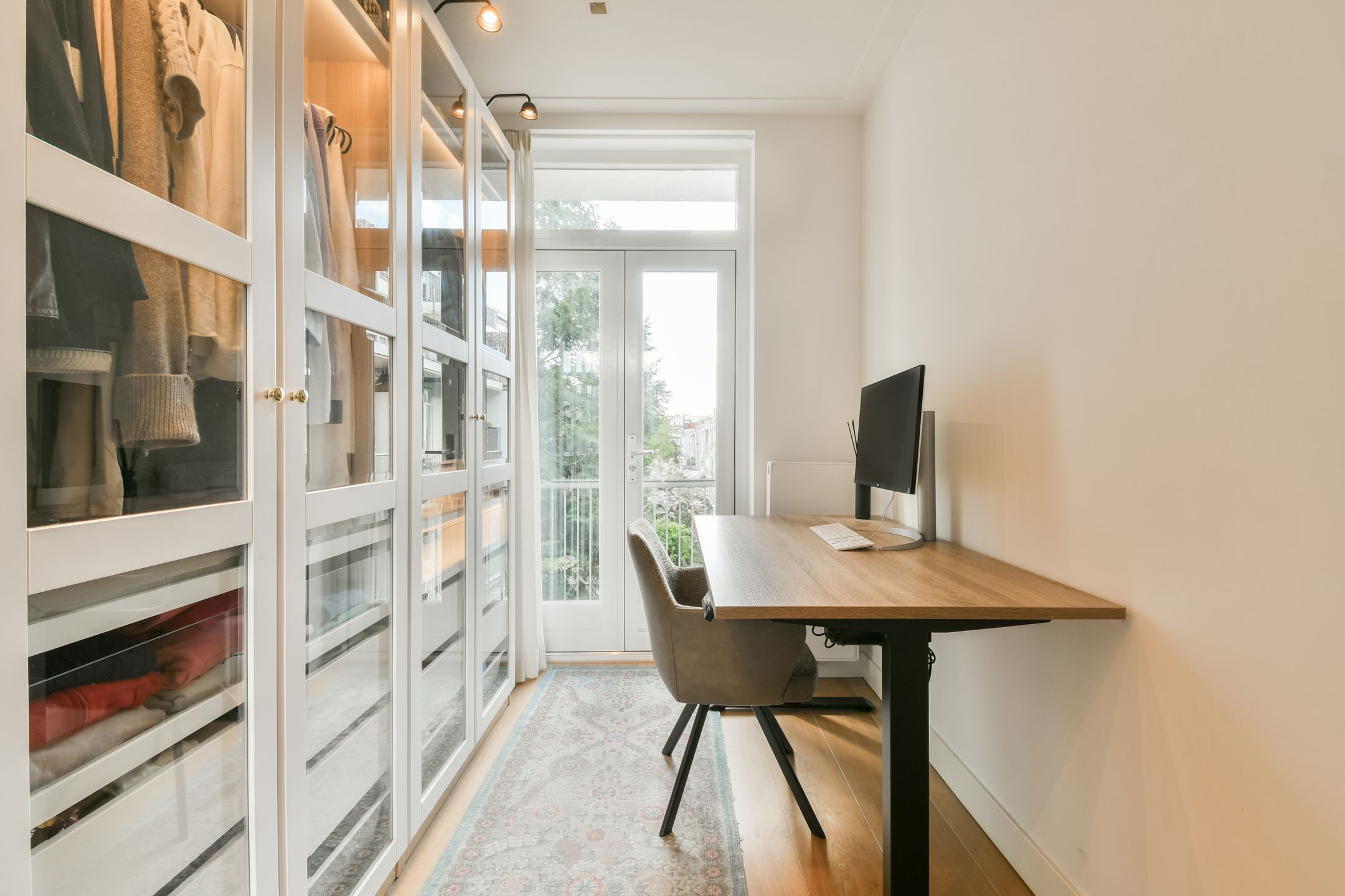 Move-in Ready Apartment with West-Facing Balcony in Amsterdam Zuid — 12