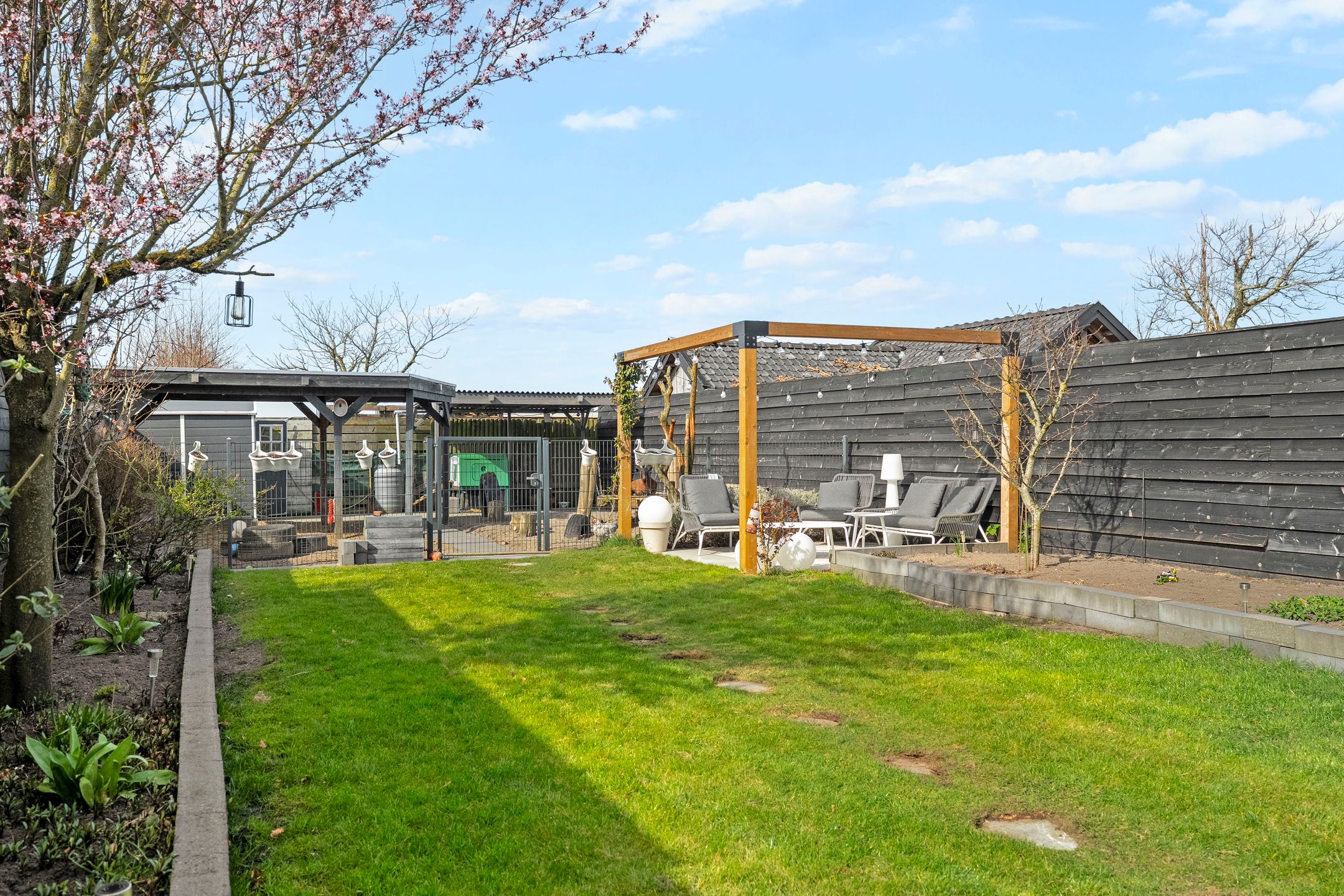 Foto 30 van Burg. Lovinkstraat 9-B