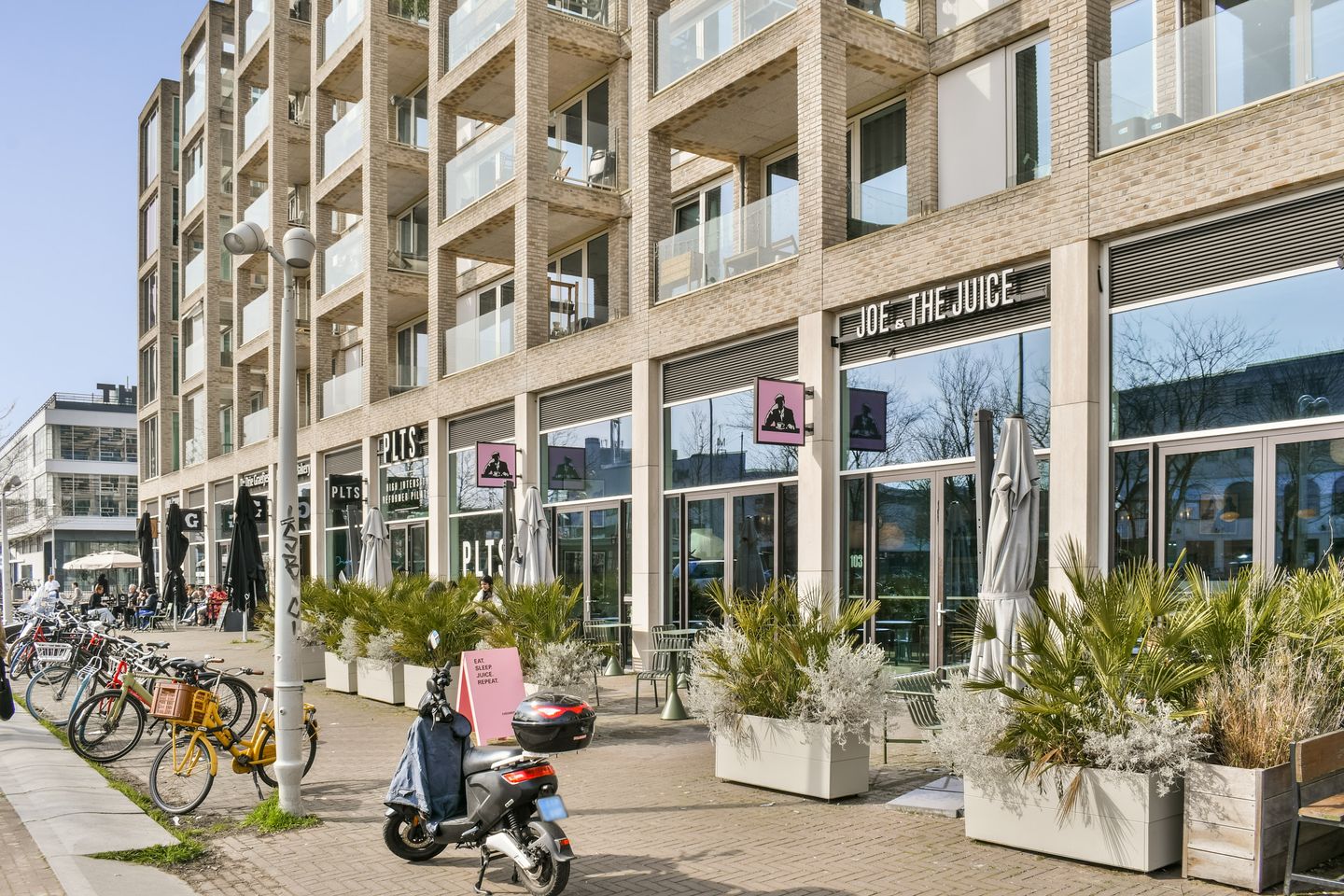 Move-in Ready Apartment with West-Facing Balcony in Amsterdam Zuid — 19