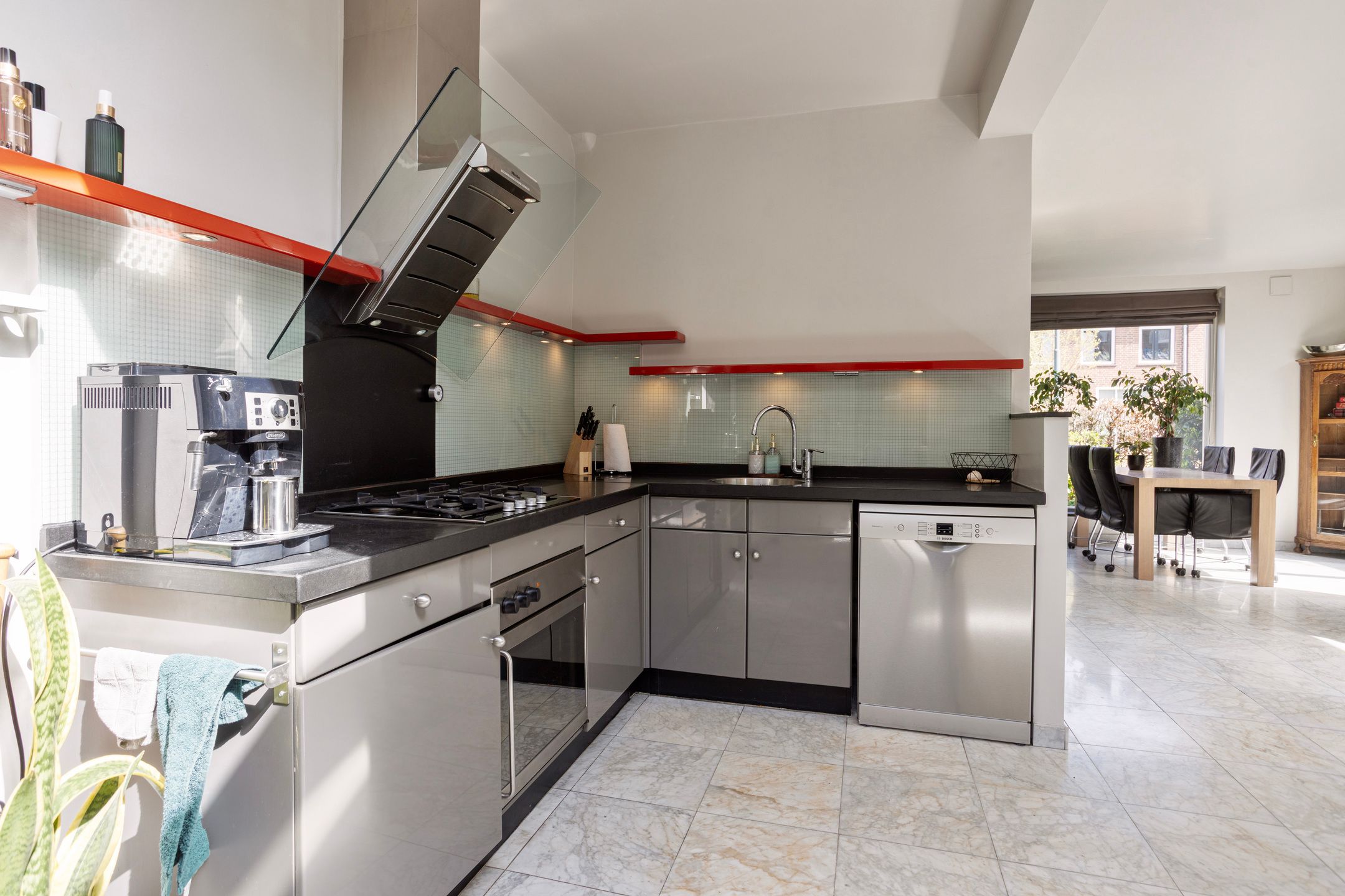 Foto 15 van Burgemeester Suyslaan 10