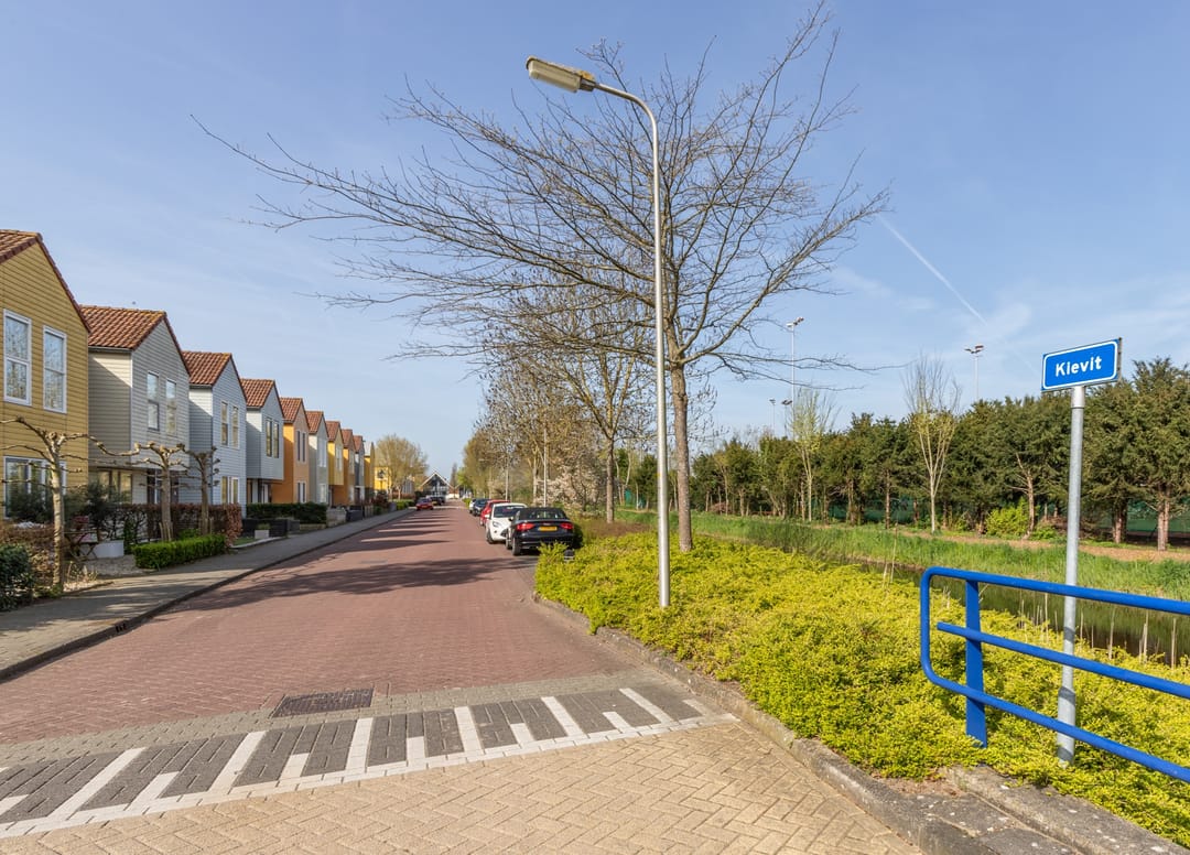 Modern terraced house with south-facing garden in Leimuiden — 26