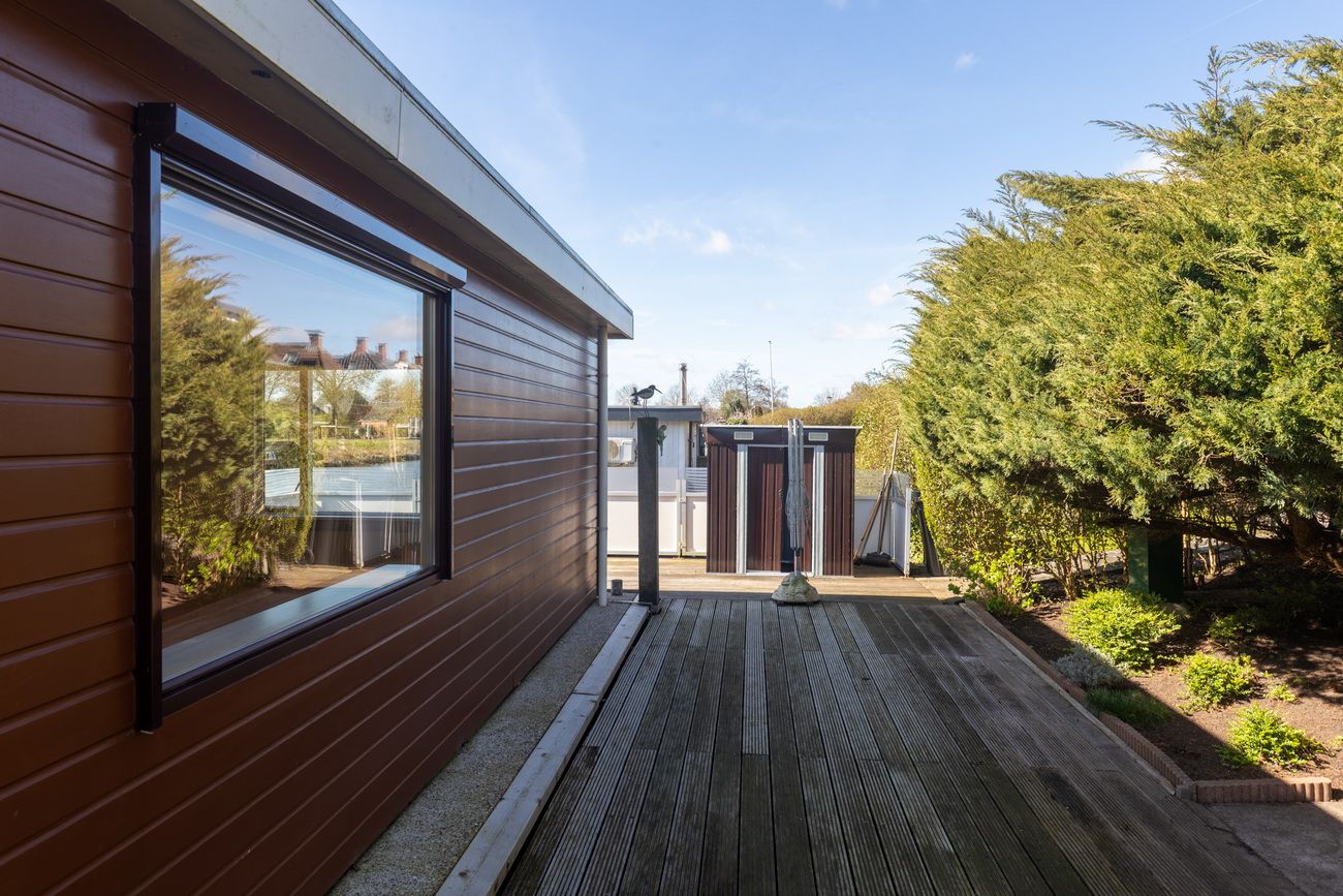 Comfortable Spruyt Houseboat with Sunny Terrace in Appingedam — 21