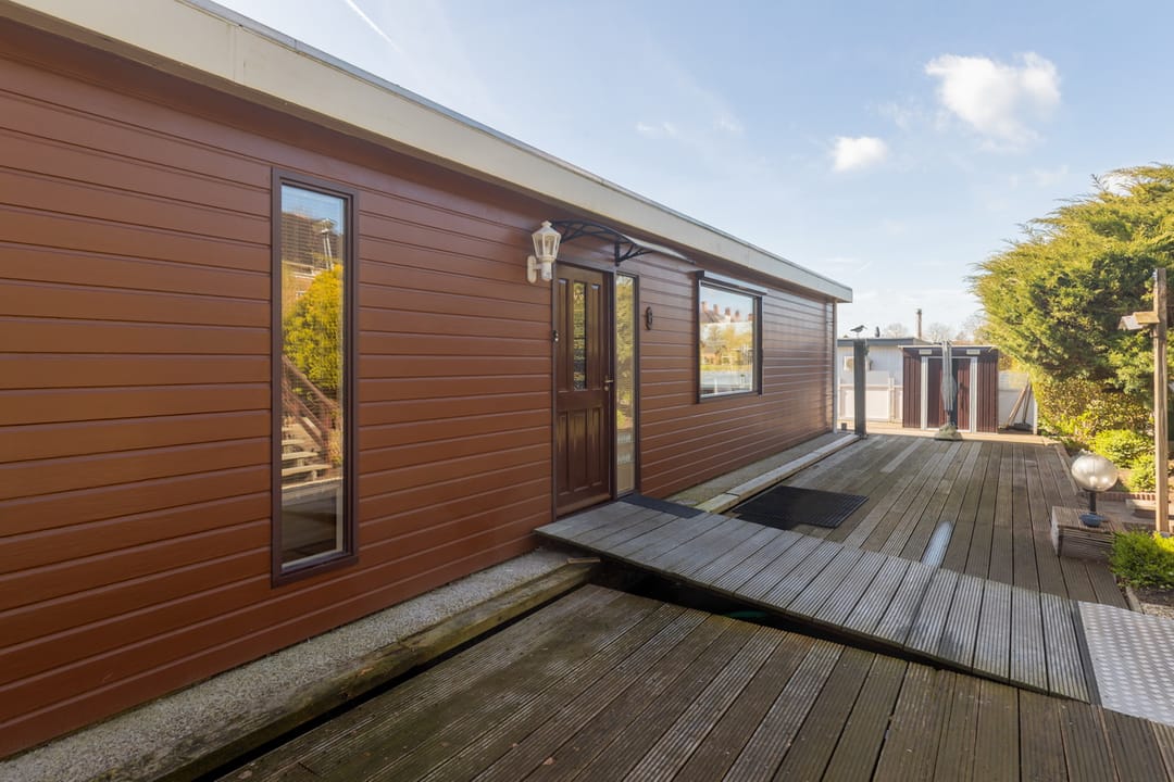 Comfortable Spruyt Houseboat with Sunny Terrace in Appingedam — 26