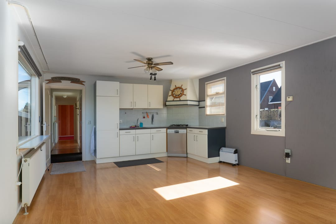 Comfortable Spruyt Houseboat with Sunny Terrace in Appingedam — 8
