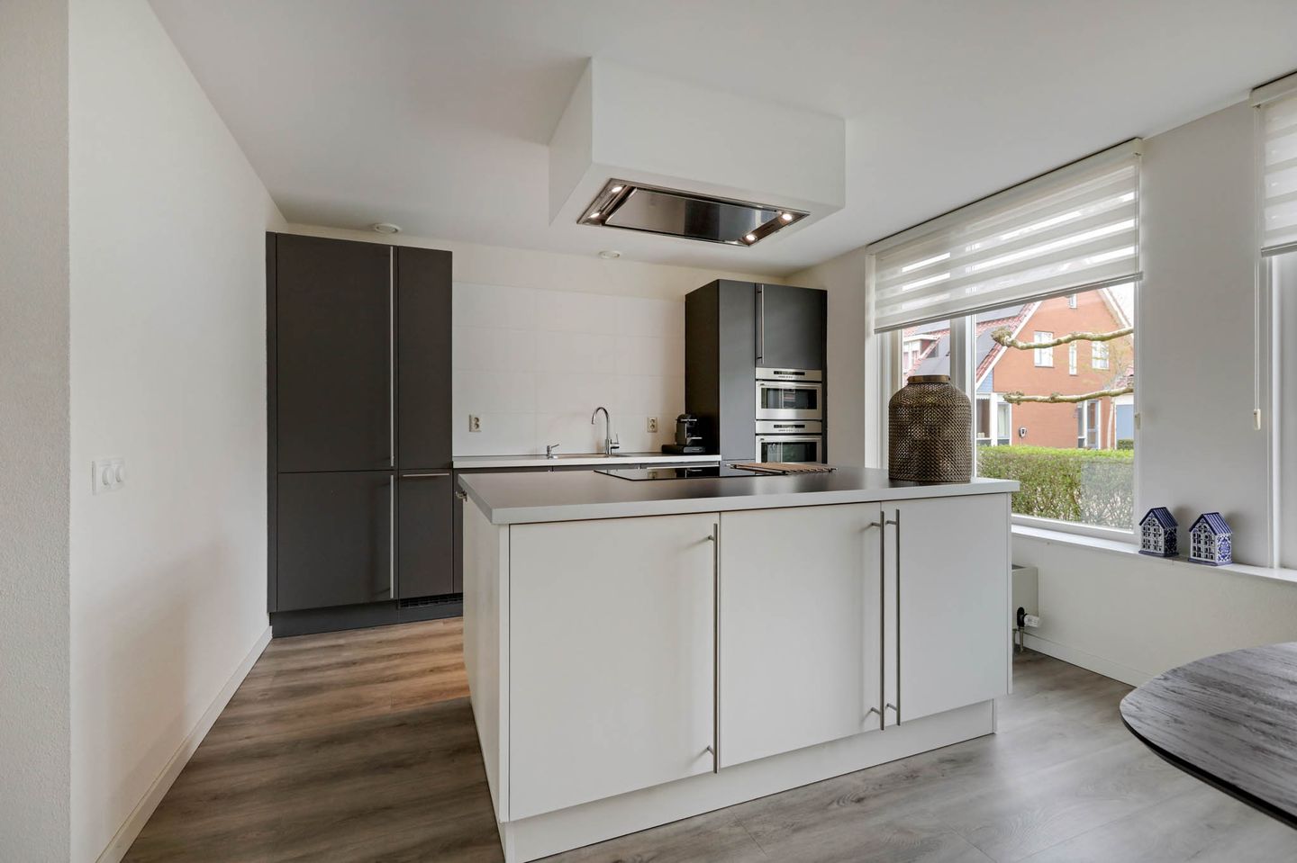Spacious family home with 5 bedrooms in green Doetinchem neighbourhood — 25