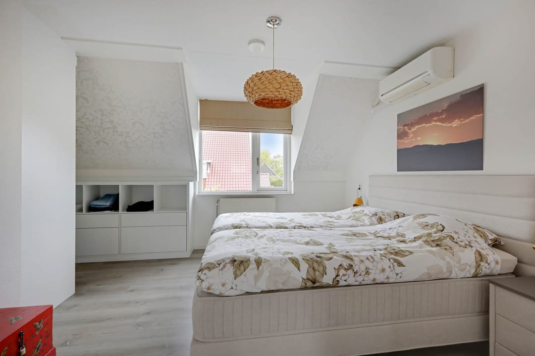 Spacious family home with 5 bedrooms in green Doetinchem neighbourhood — 43