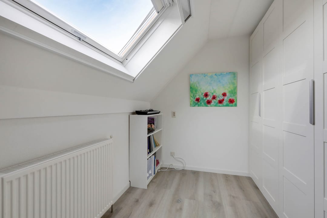 Spacious family home with 5 bedrooms in green Doetinchem neighbourhood — 52