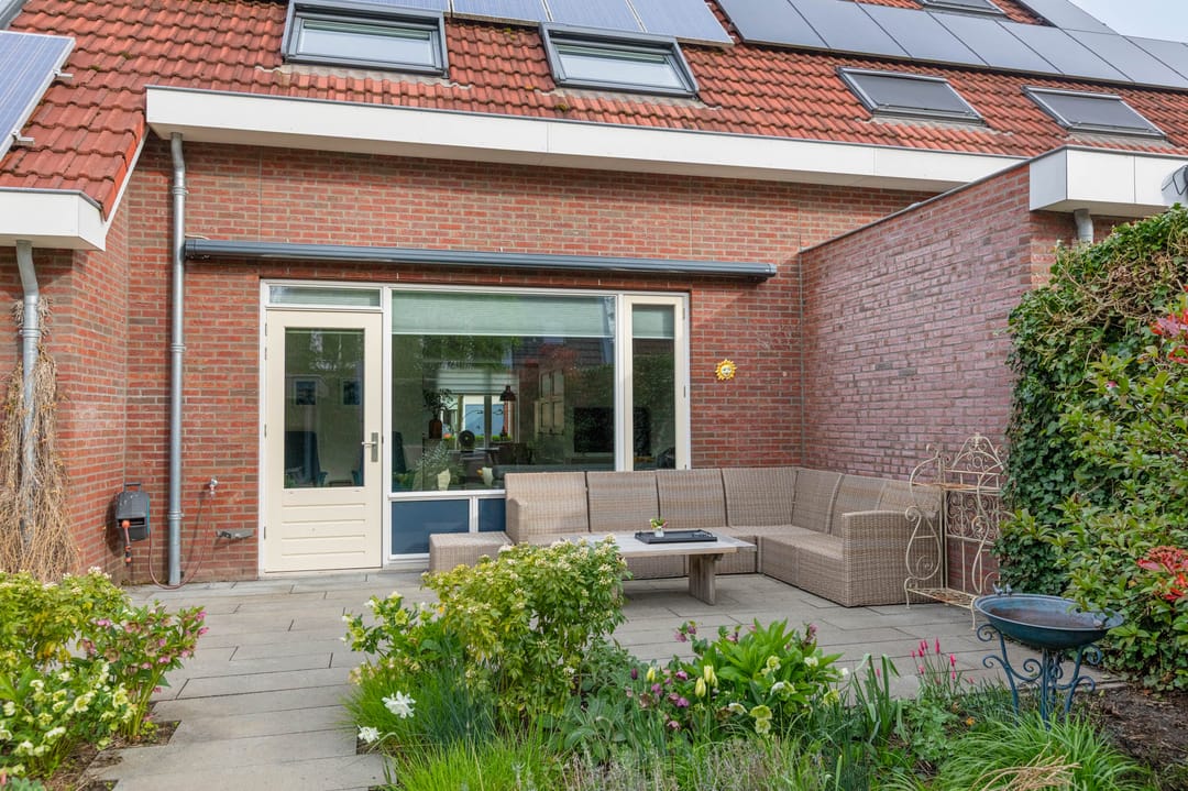 Spacious family home with 5 bedrooms in green Doetinchem neighbourhood — 32
