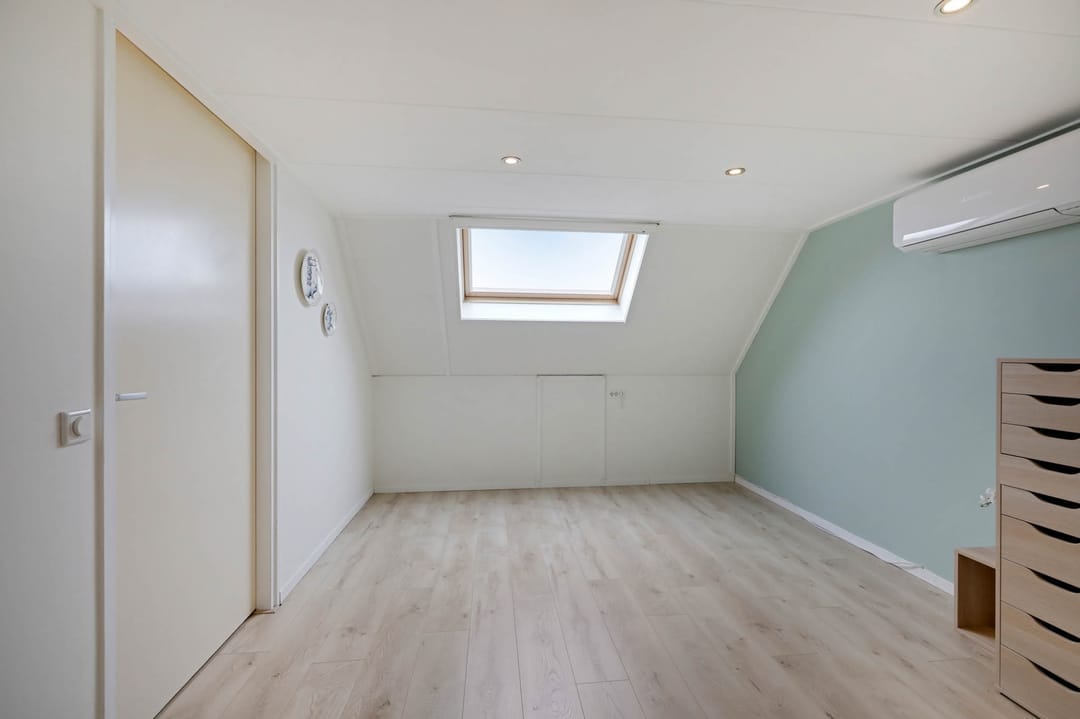 Spacious family home with 5 bedrooms in green Doetinchem neighbourhood — 62