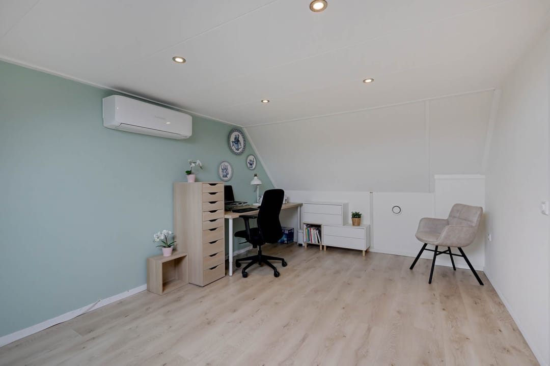 Spacious family home with 5 bedrooms in green Doetinchem neighbourhood — 61